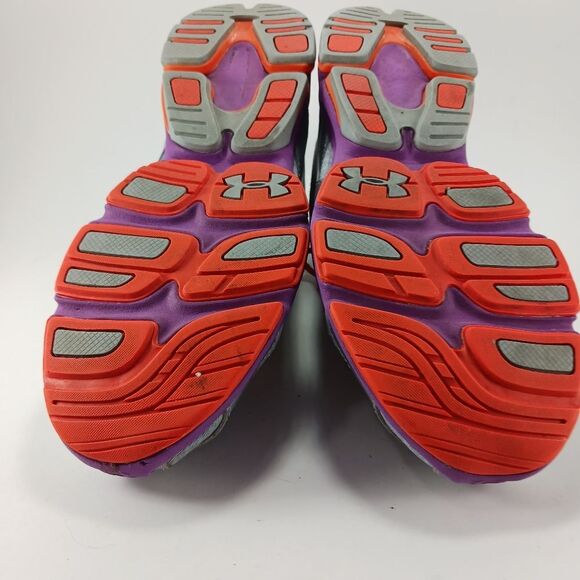 UnderArmour Silver Athletic Shoe 6.5Y. Fits like Women's 7.5. Silver. - Picture 6 of 12